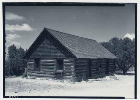 Log cabin on Grandview Point, 1940