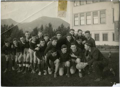 [Football players in huddle], 1914